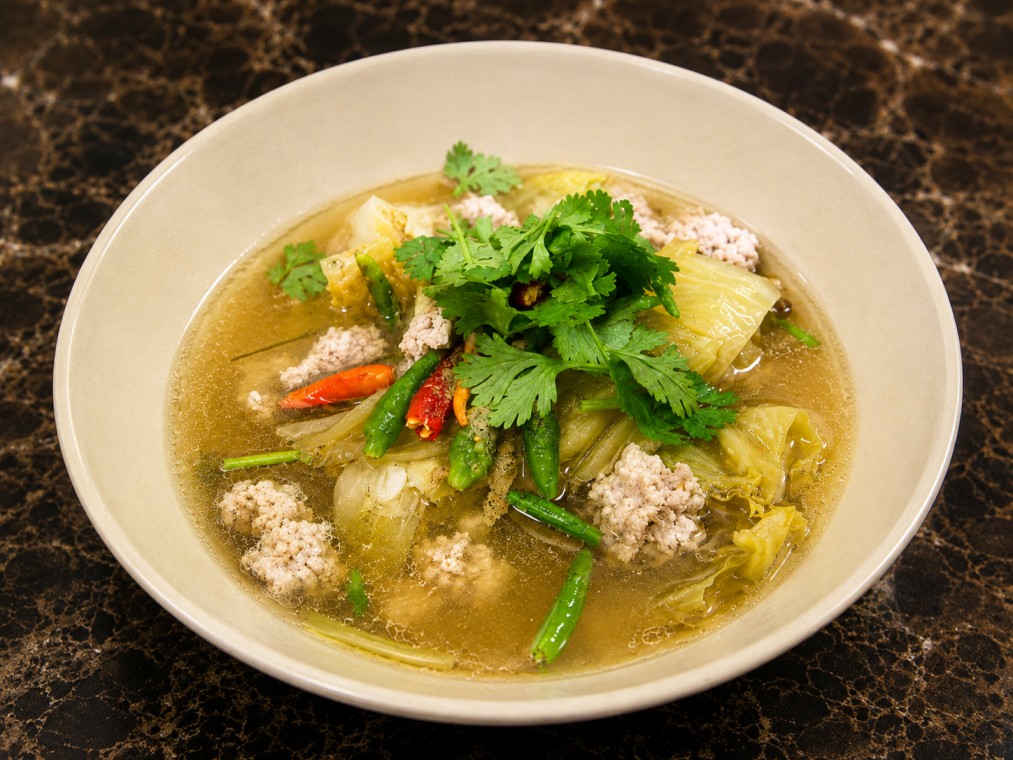 ต้มจืดหมูสับผักกาดขาว (Clear Soup with Minced Pork and Cabbage)
