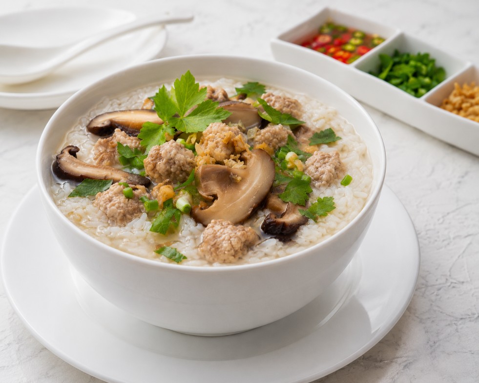 โจ๊กหมูใส่เห็ด (Rice Porridge with Pork and Mushrooms)