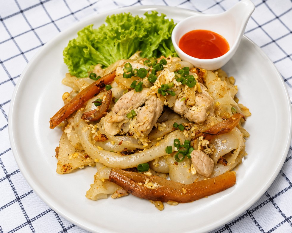 ก๊วยเตี๋ยวคั่วไก่ (Chicken stir-fried noodles)