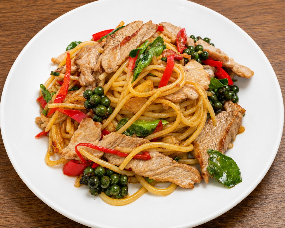สปาเกตตีผัดฉ่าหมู (Spicy Stir-fried Spaghetti with Pork)