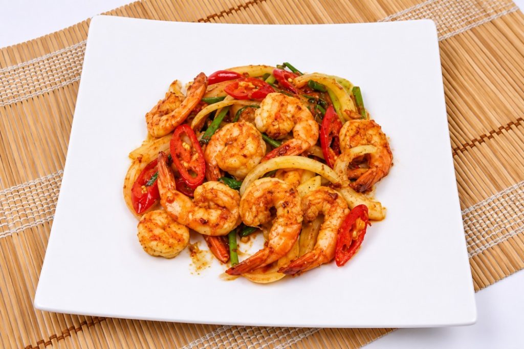 กุ้งผัดน้ำพริกเผา (Stir-fried shrimp with chili paste)