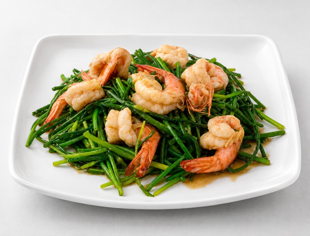 ผัดดอกกุยช่ายกุ้งสด (Stir-fried chives with fresh shrimp)