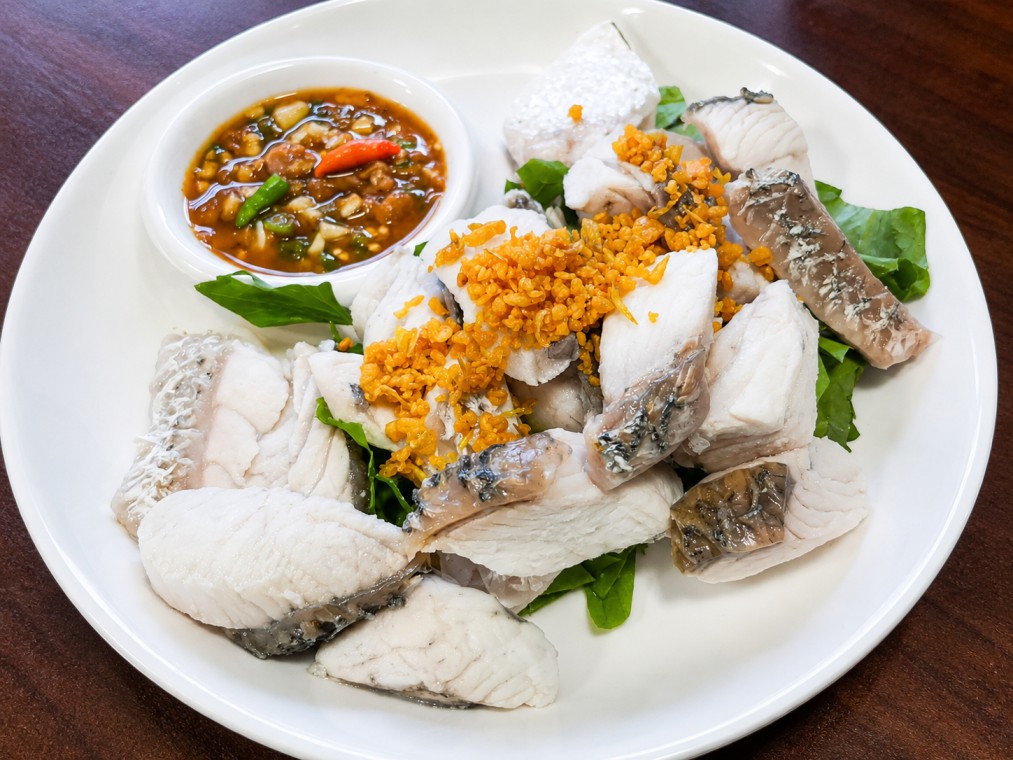 ปลากะพงลวกจิ้ม (Sea bass)