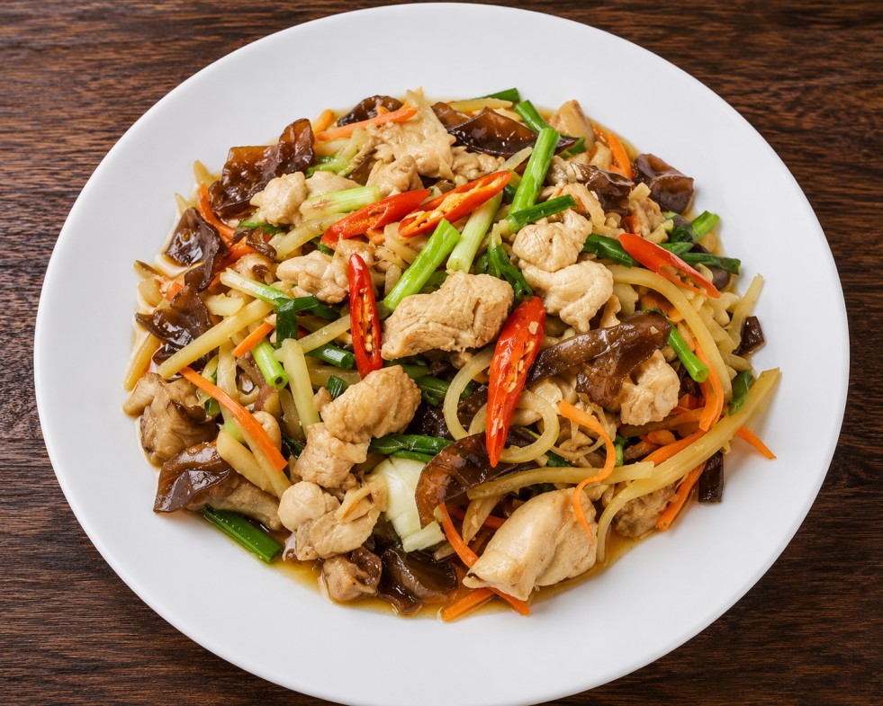 ผัดไก่ใส่ขิง (Stir-fried chicken with ginger)