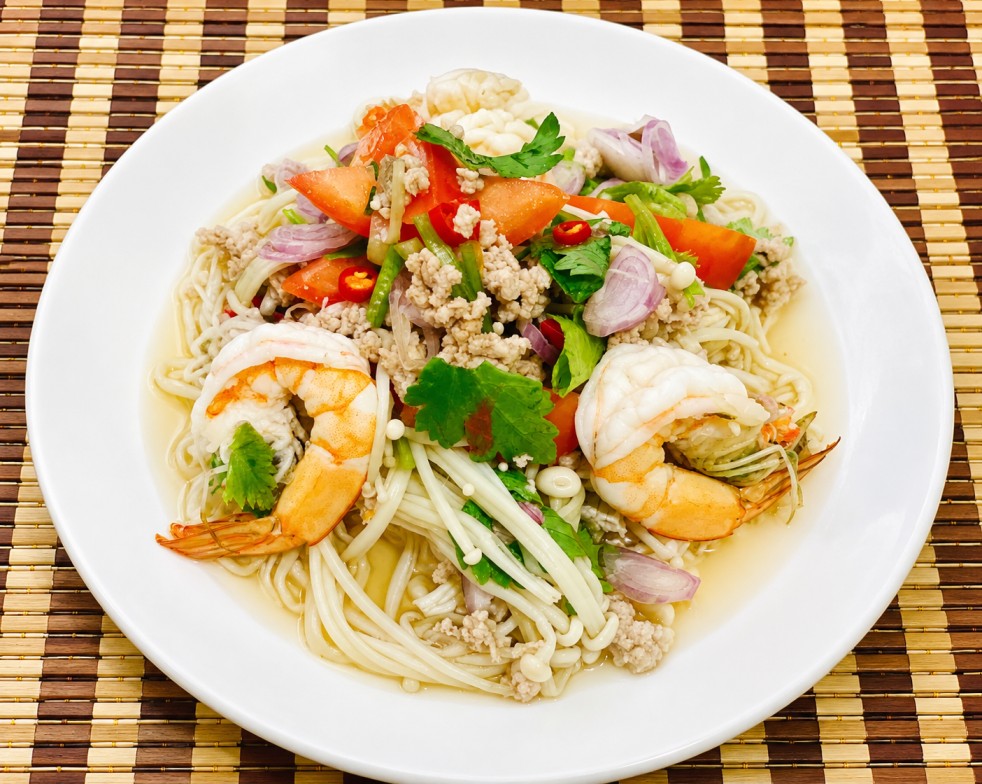 ยำเห็ดเข็มทองกุ้งสด (Spicy enoki mushroom salad with fresh shrimp)