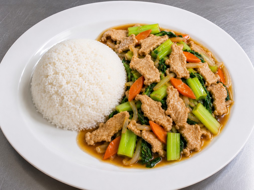 หมูผัดผักรวมราดข้าว (Pork Stir-fried with Mixed Vegetables and Rice)