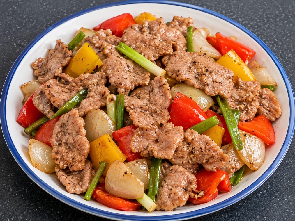 ผัดหมูพริกหวานหอมหัวใหญ่ (Stir-fried Pork with Bell Peppers and Onion)