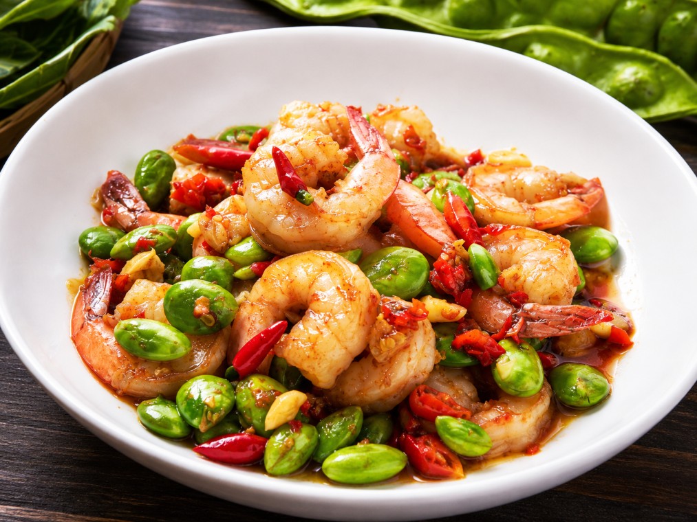 กุ้งผัดสะตอ (Stir-Fried Shrimp with Sator Beans)