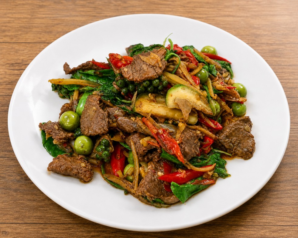 เนื้อผัดพริกแกง (Stir-Fried Beef with Red Curry Paste)