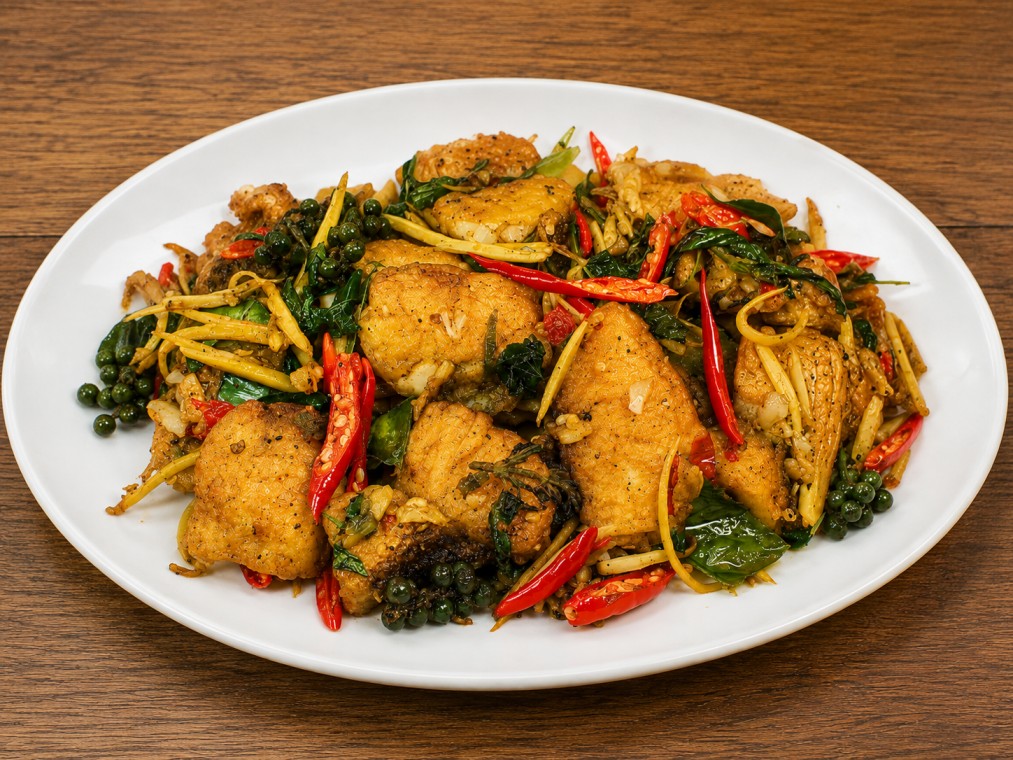 ปลาทอดผัดฉ่า (Stir-fried Crispy Fish with Thai Herbs)