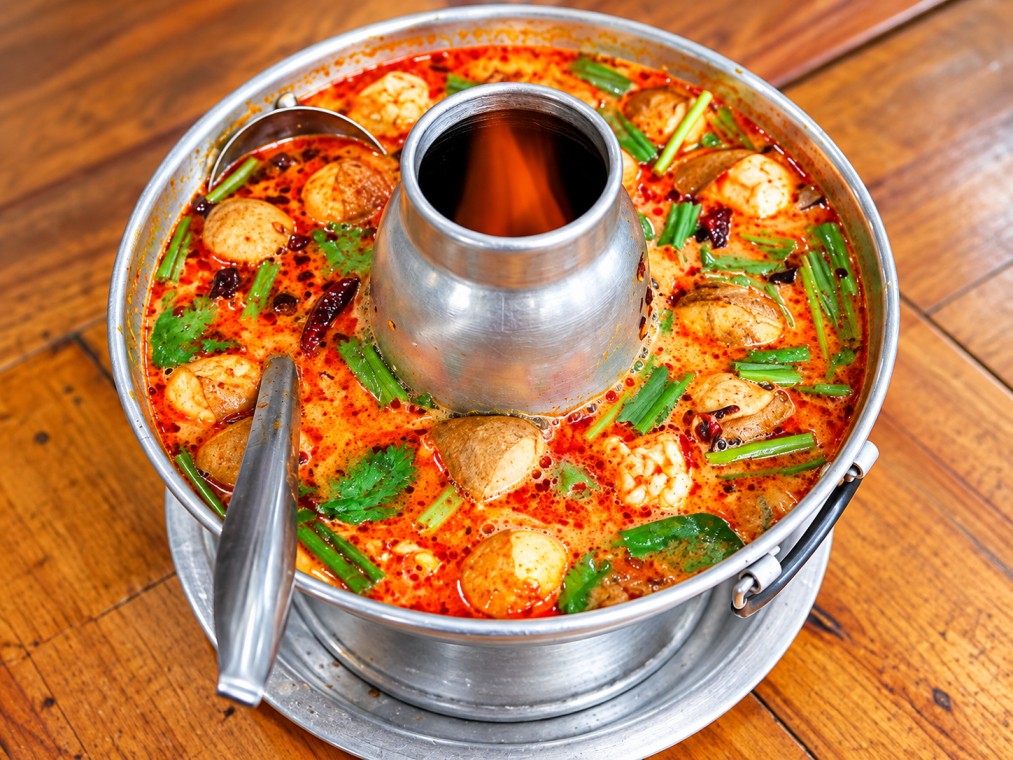 ต้มยำทะเลหม้อไฟ (Tom Yum Seafood Hot Pot)