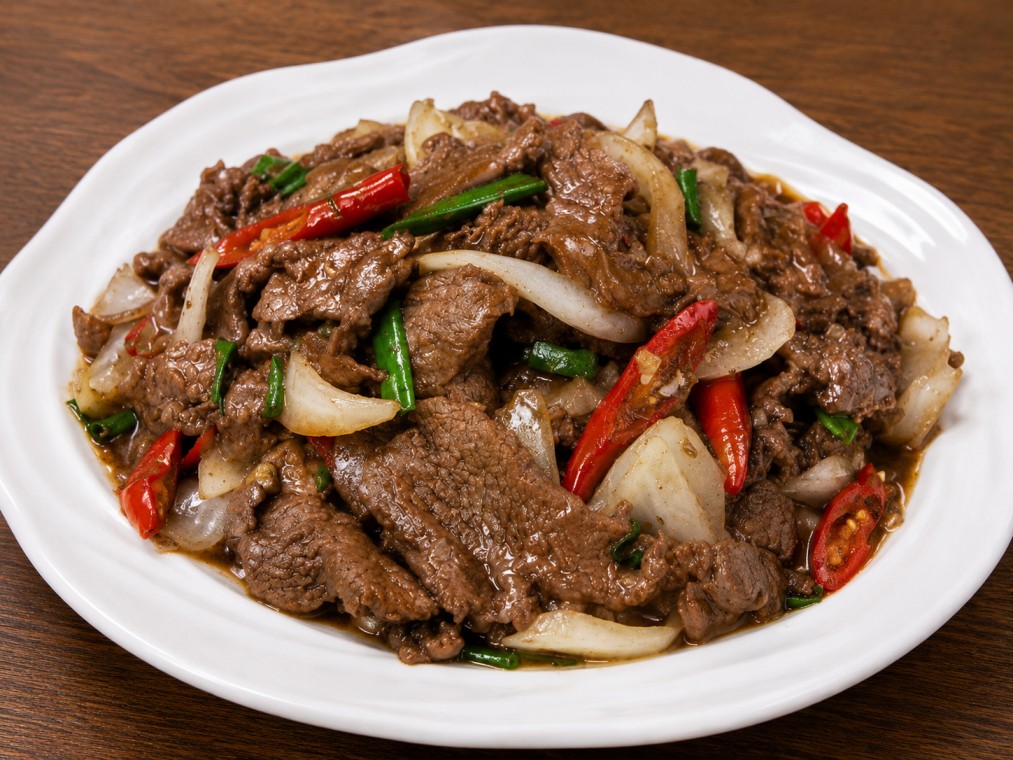 เนื้อผัดพริกไทดำ (Stir-fried beef with black pepper)